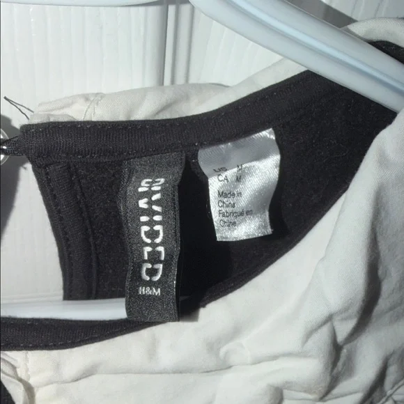 H&M Black Top with White Collar - Picture 4 of 5